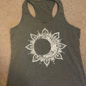 Graphic gray/white sun tank top